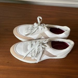 Womens Munro Shoes, size 9M, Piper, White Combo, rarely worn